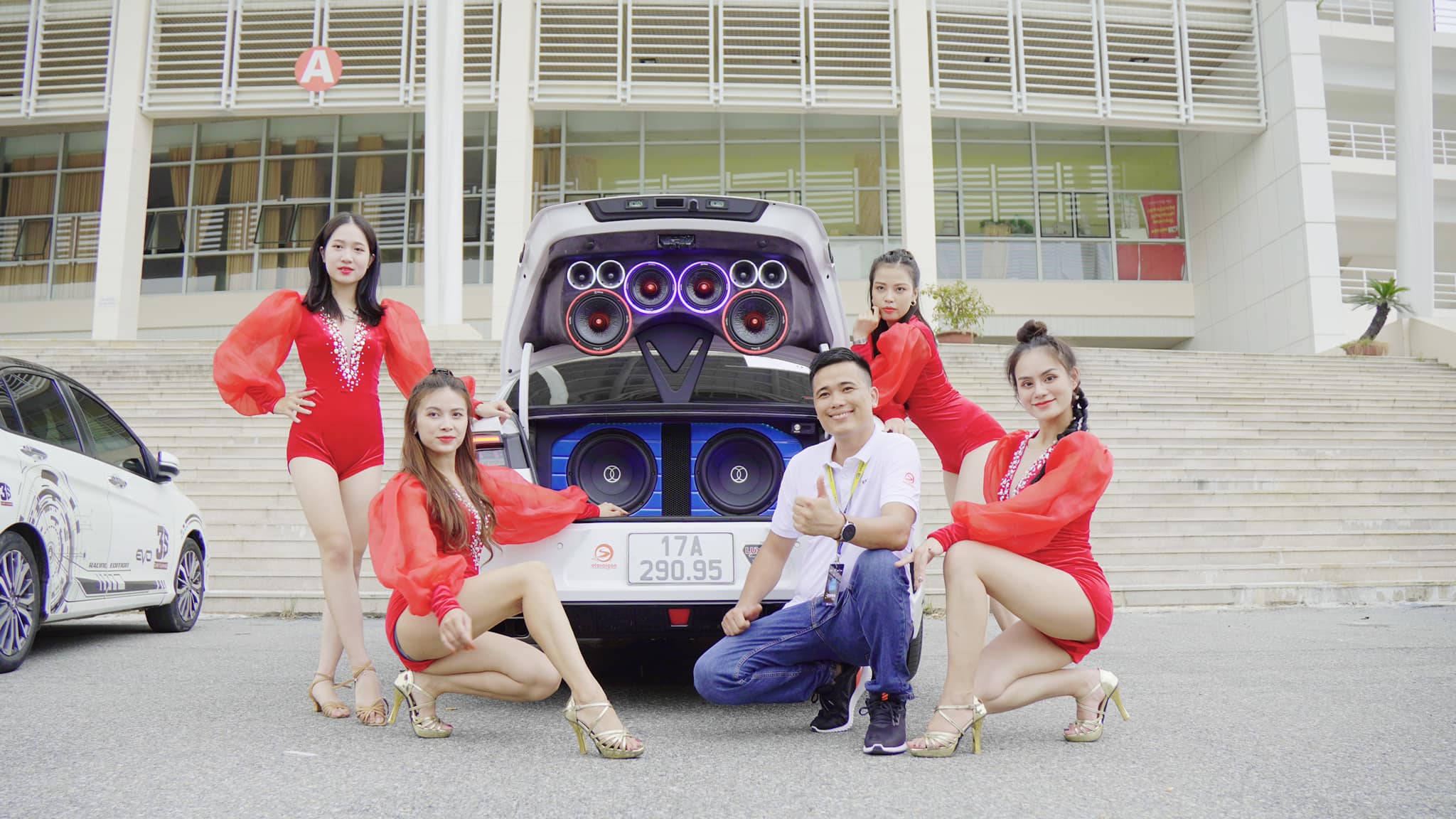 Có nên độ loa, nâng cấp âm thanh cho ô tô?